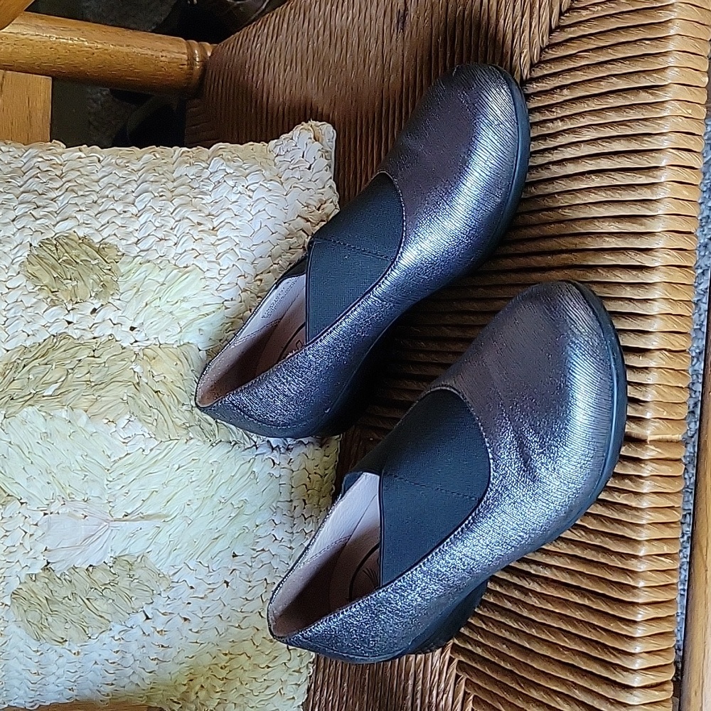 Dansko Ann metallic flat, size 5.5-6 (36EU)